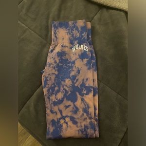 Big Wolf Loyalty “Everson Seamless” leggings in pale moonlight marble darc sport